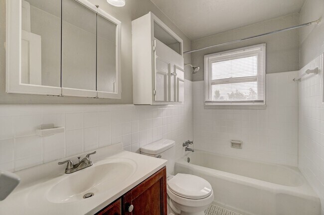 Building Photo - 2 Bed 1 Bath Duplex in MWC