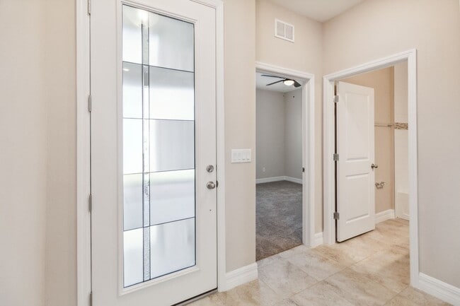 Building Photo - Beautiful New Energy Efficient 4/2 Close t...