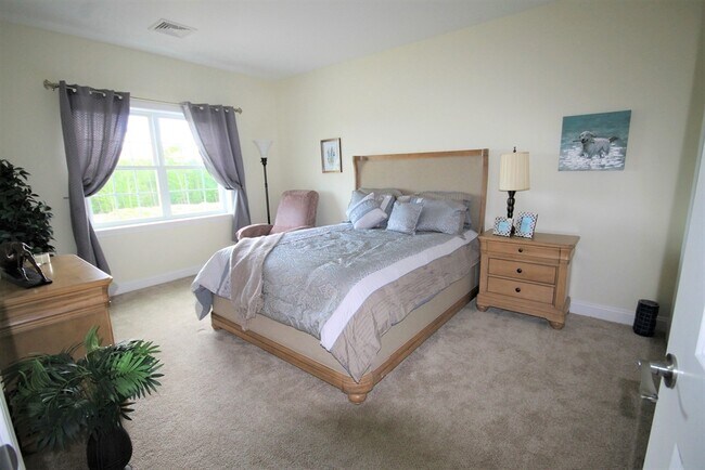 Building Photo - 2 Regency Village Way