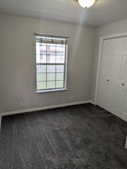 Building Photo - 1050 S Orem Blvd