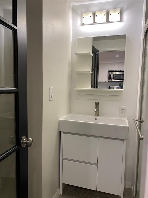 Building Photo - 5802 Circulo Dr