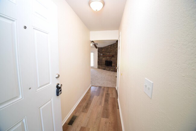 Building Photo - 1717 N Desert Palm Ave
