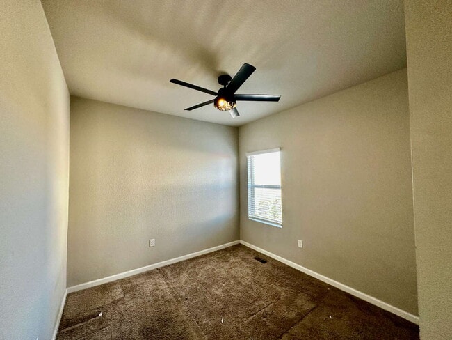 Building Photo - "Experience Spacious Living in Elizabeth!"