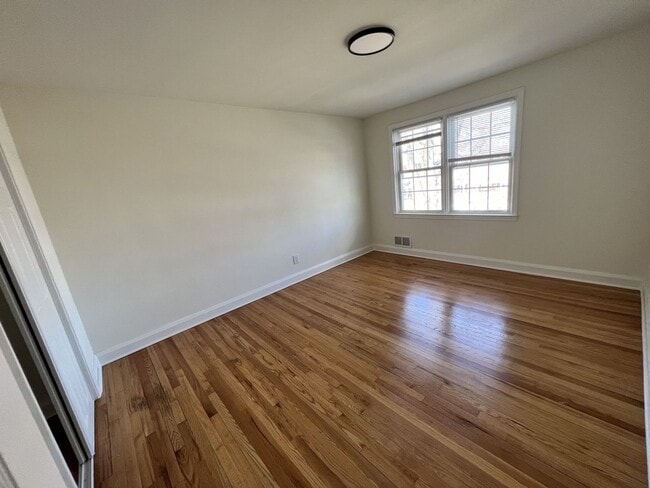 Building Photo - Stunning Updated 3BR/2BA Row Home in the Heart of Towson