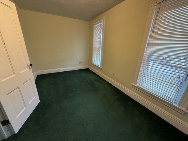 Building Photo - 928 W 3rd St