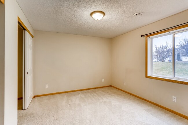 Building Photo - 7586 Inland Ln N