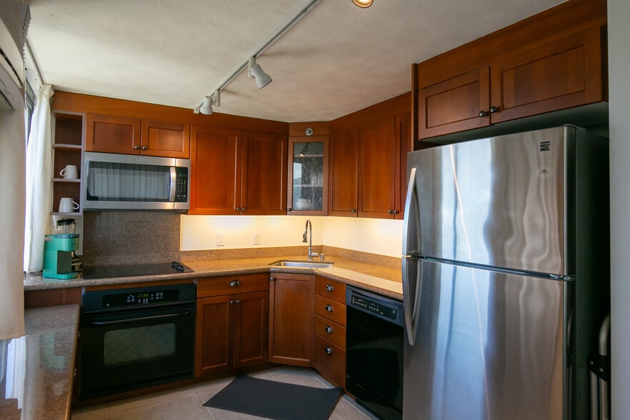 Building Photo - 343 Hobron Ln