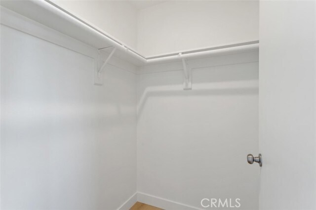 Building Photo - 705 W 80th St