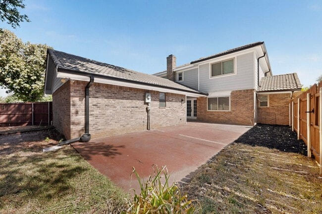Building Photo - 30 Crestwood Dr