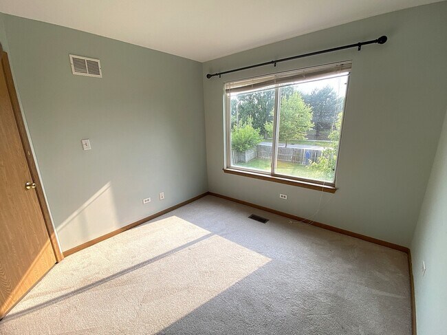 Building Photo - 779 Wildflower Cir