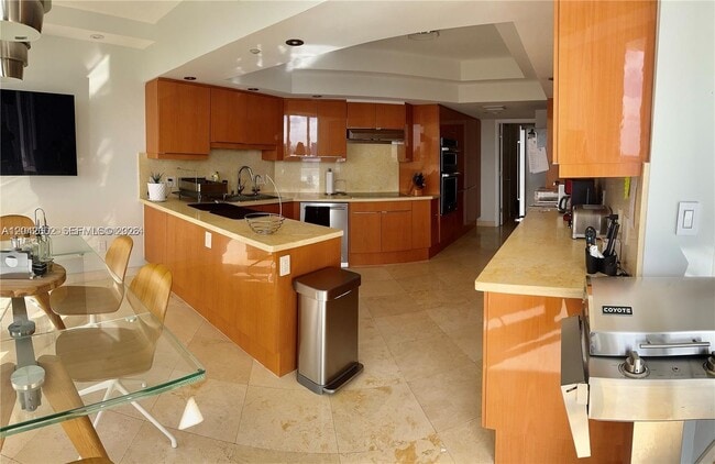 Building Photo - 7000 Island Blvd