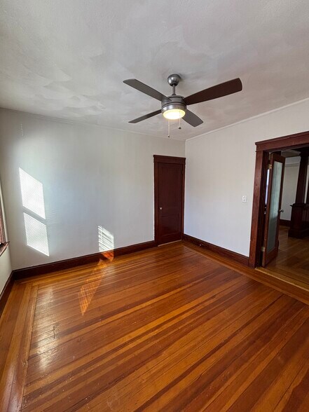 Building Photo - 580 Admiral St