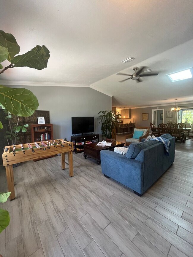 Building Photo - Fully Furnished 3-Bedroom Home in Palm Coa...