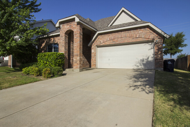 Building Photo - Perfect Home-Argyle