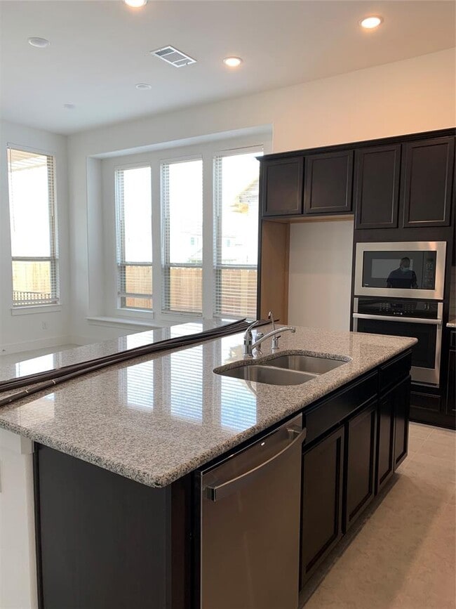 Building Photo - 6145 Teodoro Bend