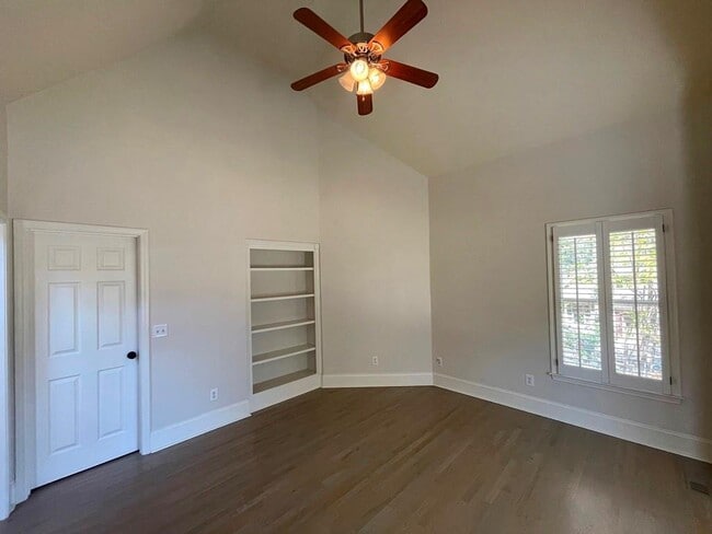 Building Photo - 510 Stonebrook Farms Dr