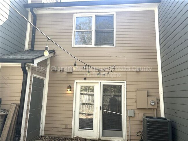 Building Photo - 1410 Kent Rd