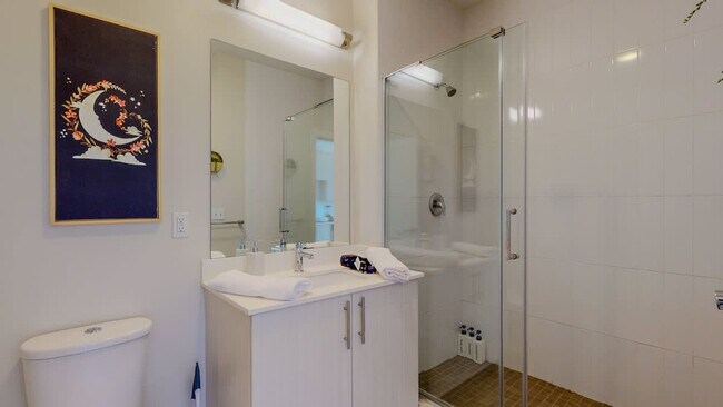 Building Photo - 573 Bedford St