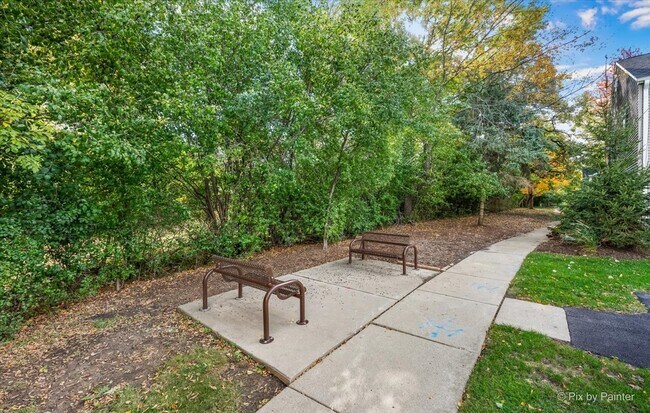 Building Photo - 509 Lakeside Ct
