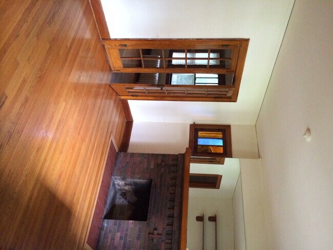 Building Photo - 528 Childs St
