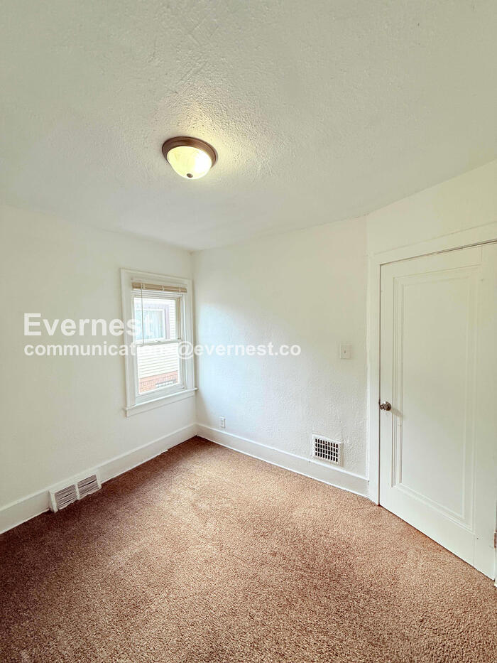 Building Photo - 15812 Kentucky St