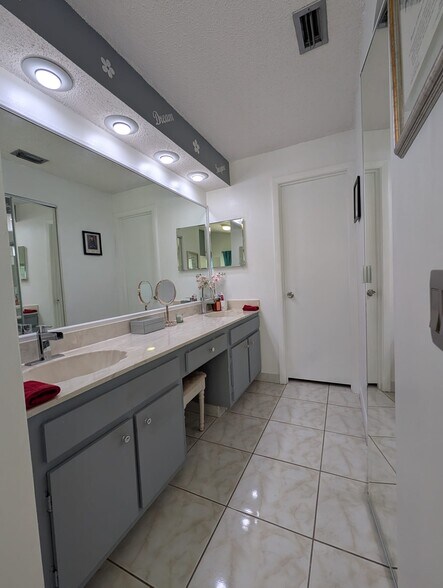 Building Photo - 15260 SW 45th Ter