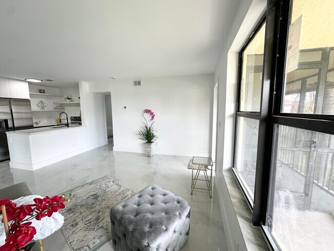 Building Photo - 10033 Winding Lake Rd