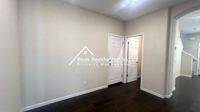 Building Photo - Updated 3bd/2.5ba Home near Cosumnes River...