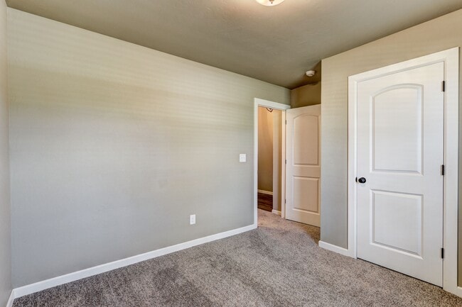Building Photo - NEWER HOME IN MUSTANG SCHOOL DISTRICT AVAI...