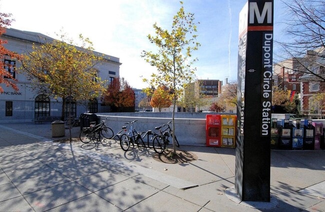 Building Photo - Renovated 1/1 in Dupont Circle! All Utilit...