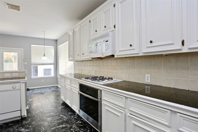 Building Photo - 2515 Hyland Park