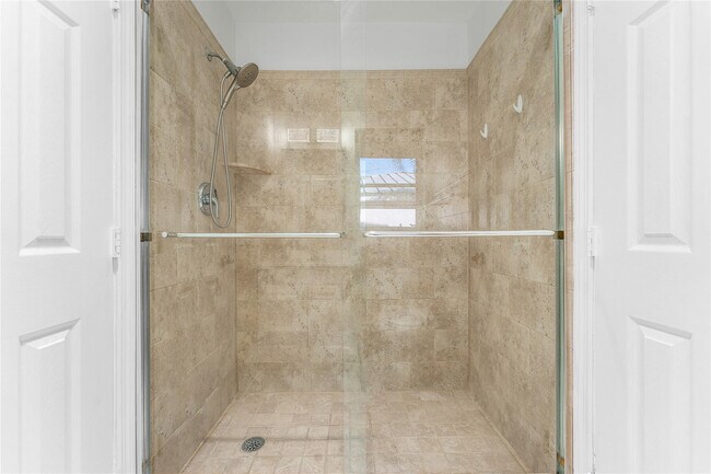 Building Photo - 2443 NE 26th St