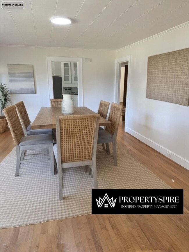 Building Photo - Charming 3 Bed 2 Bath Room Home In Salisbu...