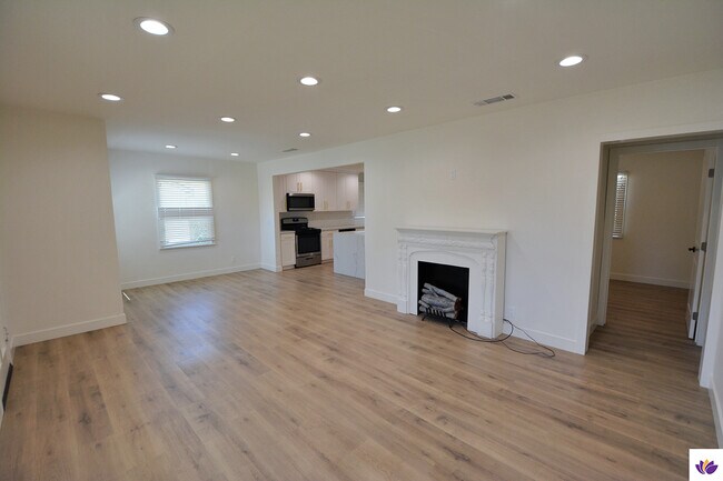 Building Photo - 16901 Hart St