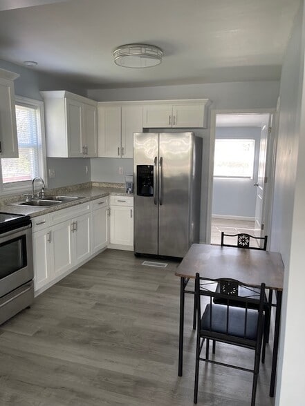 Building Photo - 711 Anton St