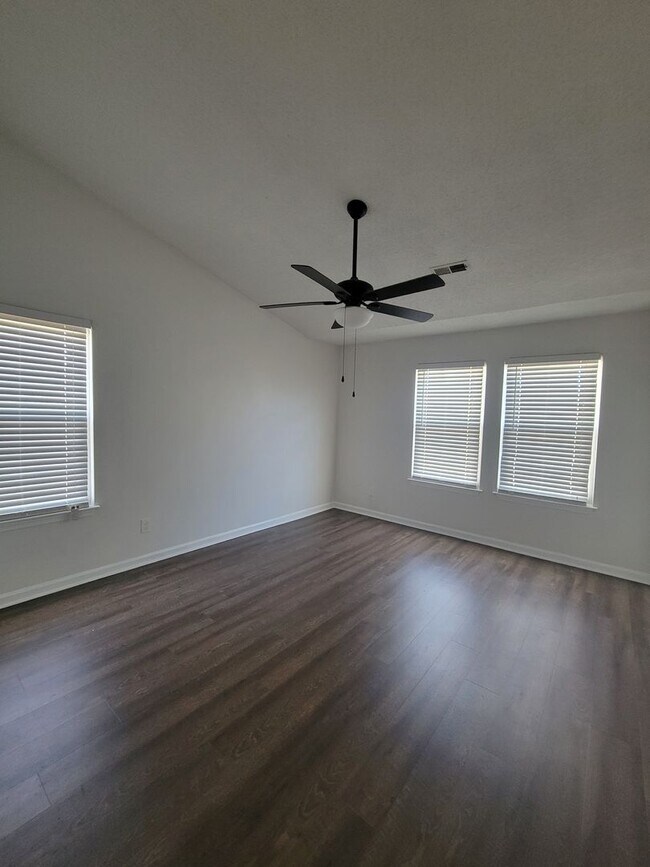 Building Photo - 2 bedroom 2 full bath condo