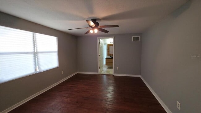 Building Photo - 936 E Shadowlawn Ave