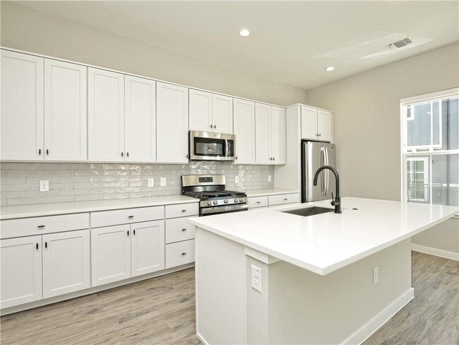 Building Photo - 3809 Valley View Rd