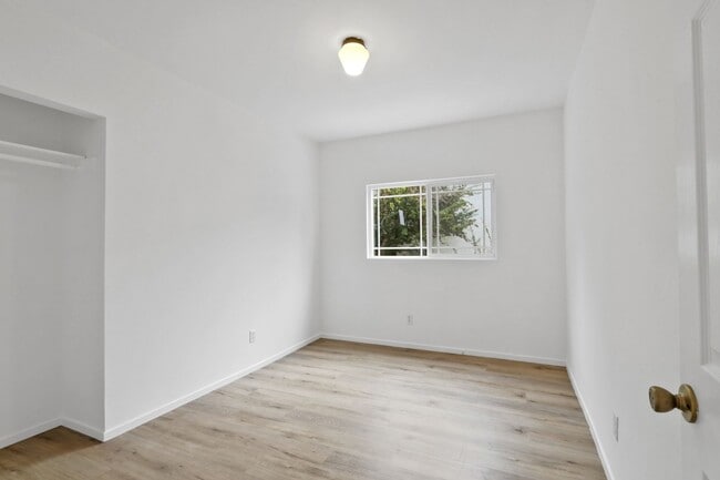 Building Photo - Houston Street 3 Bedrooms / 1 Bath Apartments in Boyle Heights