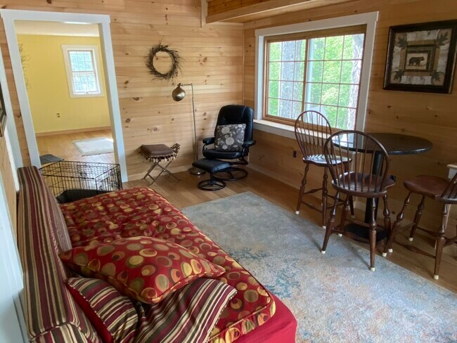 $- Seasson Porch w/ bedroom - 60 Highland St