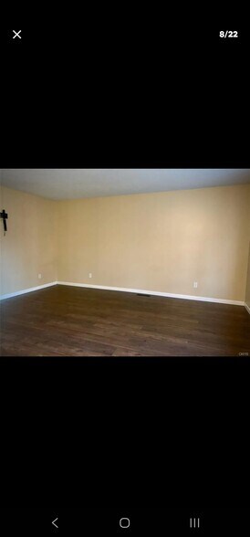 Livingroom - 33 Kennedy Ave