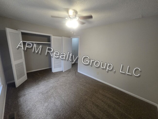 Building Photo - Updated Harbison Townhouse