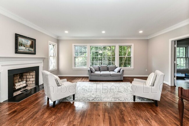 Building Photo - 2030 Spring Branch Dr