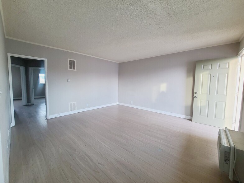 Building Photo - 8720 Orion Ave