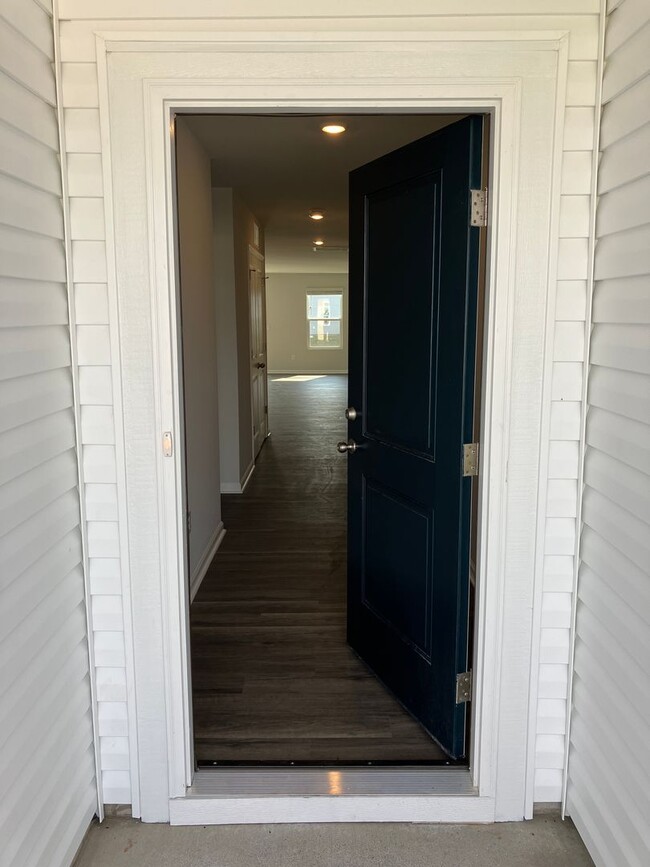 Building Photo - 3 Bedroom 2 Bathroom House- Groves at Sout...