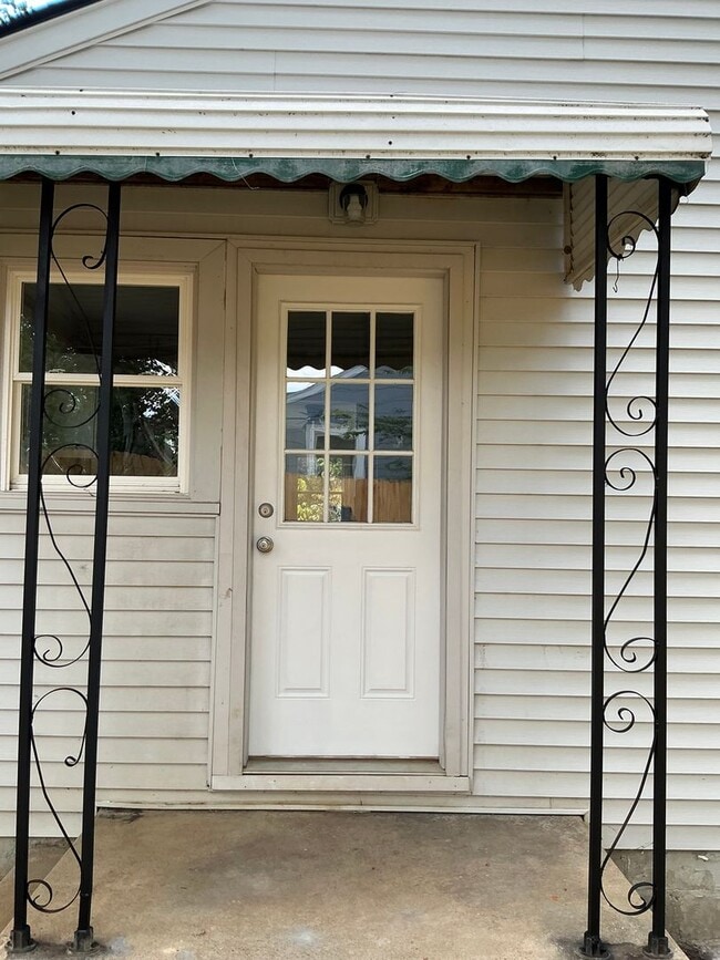 Building Photo - 415 Gary Hills Dr