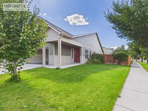 Building Photo - 895 Longbow Ln