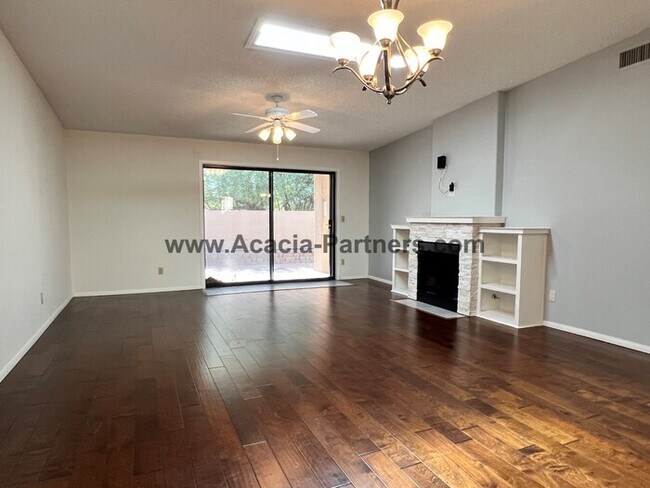 Building Photo - Two Bedroom Townhouse