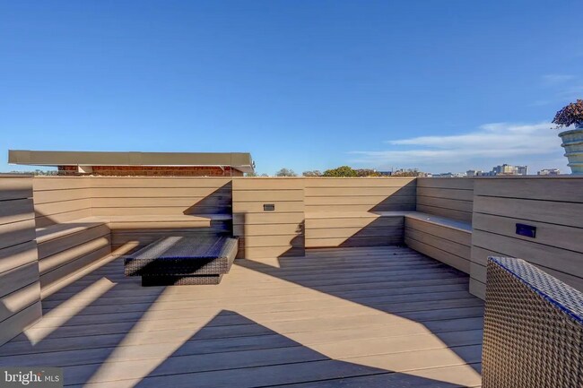 Building Photo - 1900 Lyttonsville Rd