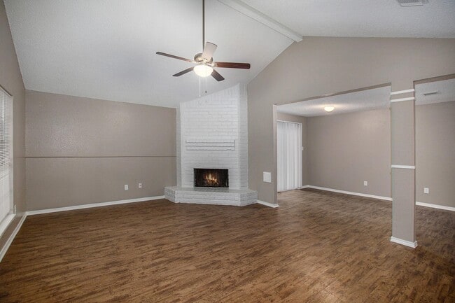 Building Photo - 21039 Settlers Valley Dr